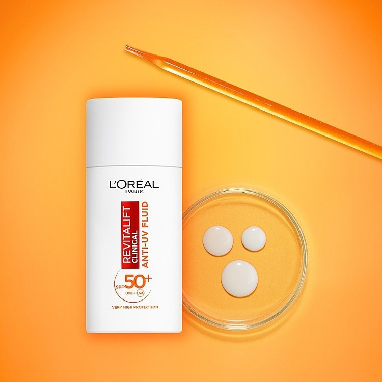 کرم ضد آفتاب SPF 50 لورال حاوی ویتامین C مدل REVITALIFT CLINICAL حجم 50 میل